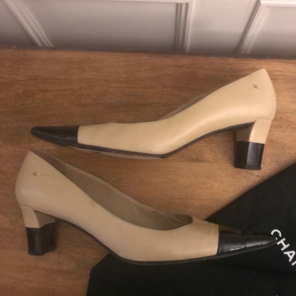 Vintage Chanel Pumps - Picture 3 of 10